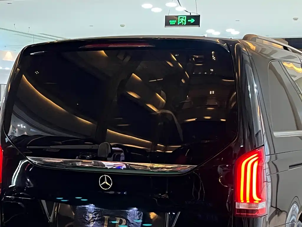 Mercedes-Benz V-Class 2018 — фото 14