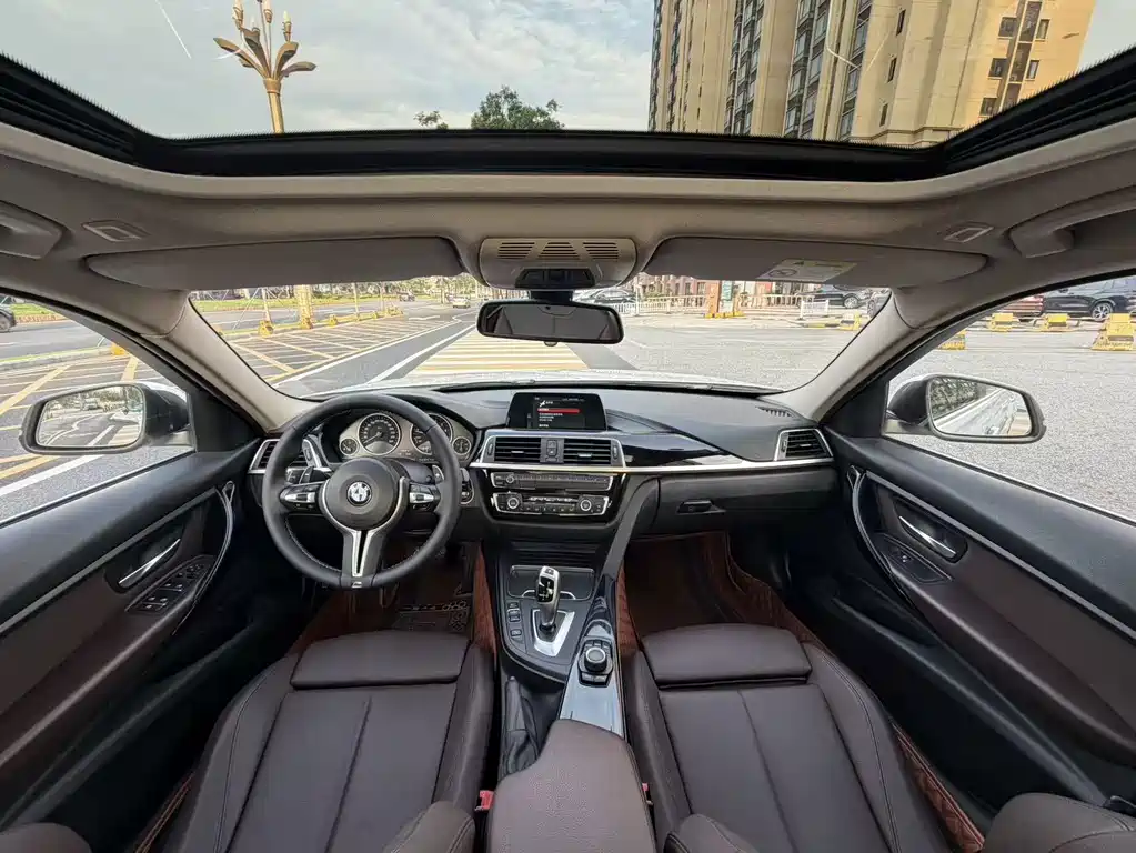 BMW 3 Series 2018 — фото 13