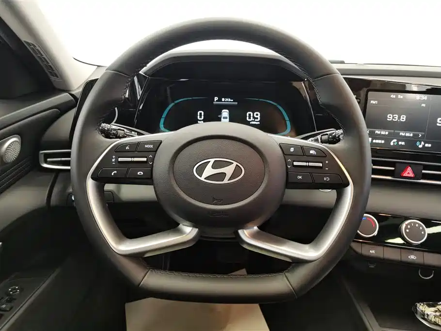 Hyundai Elantra 2024 — фото 15