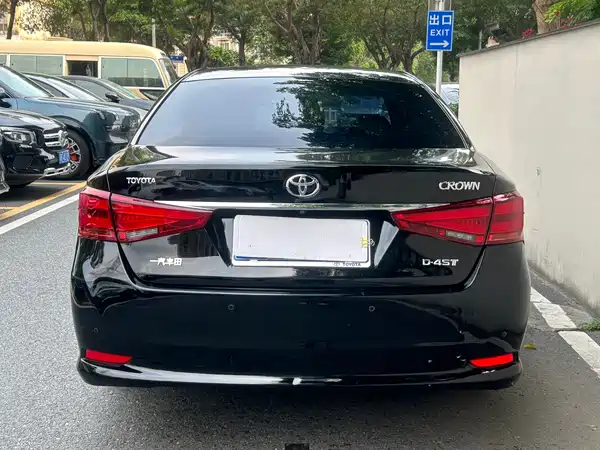 Toyota Crown 2015