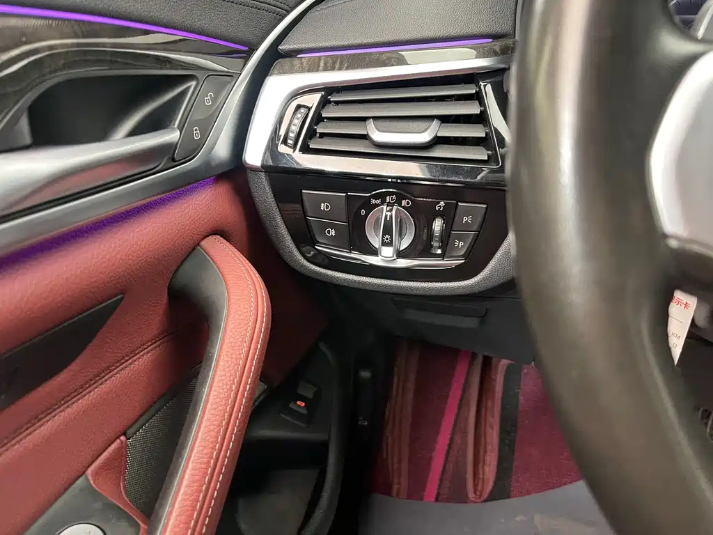 BMW 5 Series 2019 — фото 18
