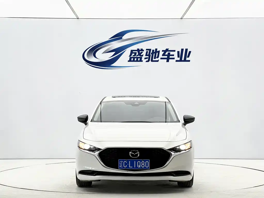 Mazda 3 Axela 2022 — фото 2