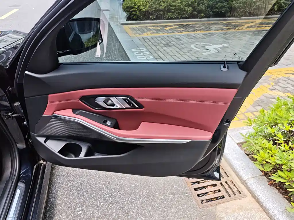 BMW 3 Series 2025 — фото 16
