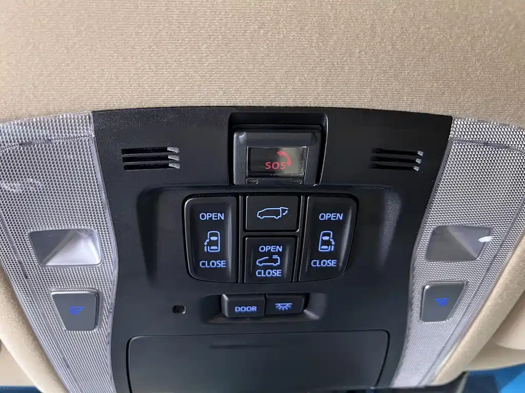 Toyota Vellfire 2022 — фото 25