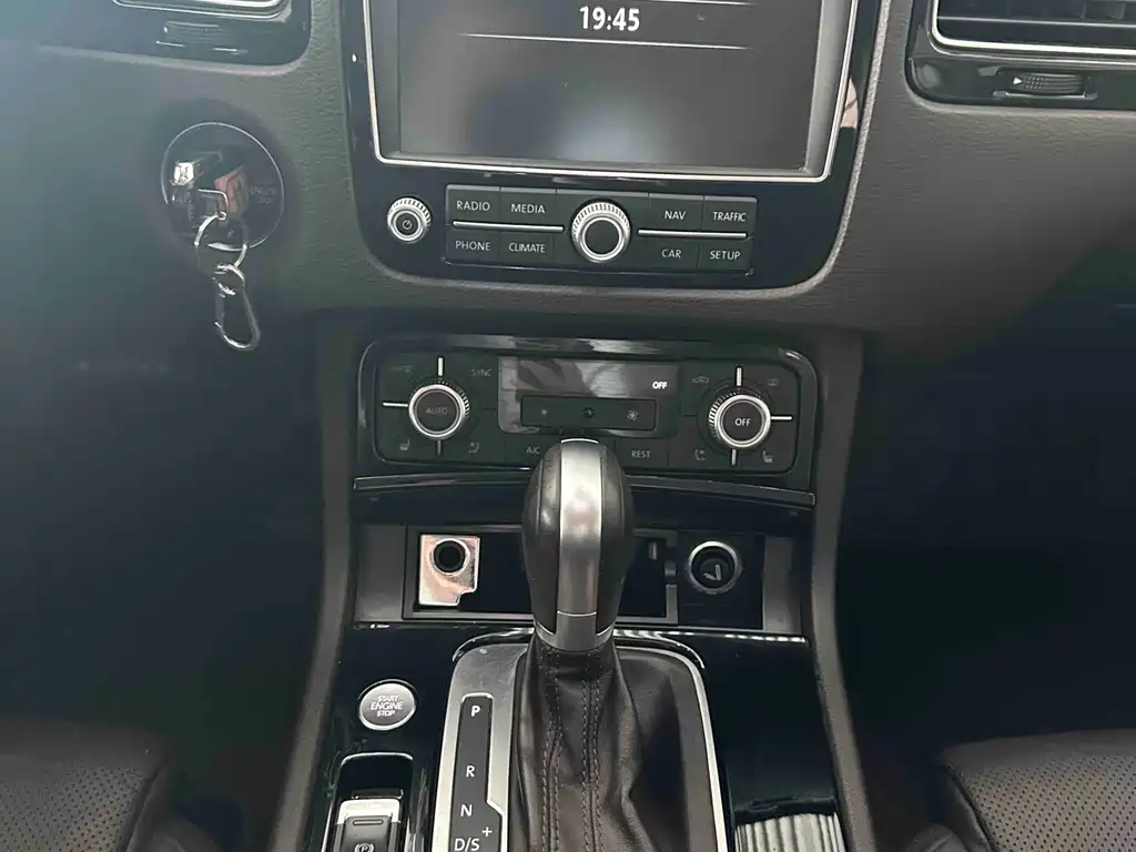 Volkswagen Touareg 2019 — фото 15
