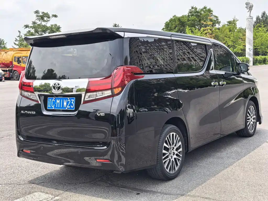 Toyota Alphard 2015 — фото 11