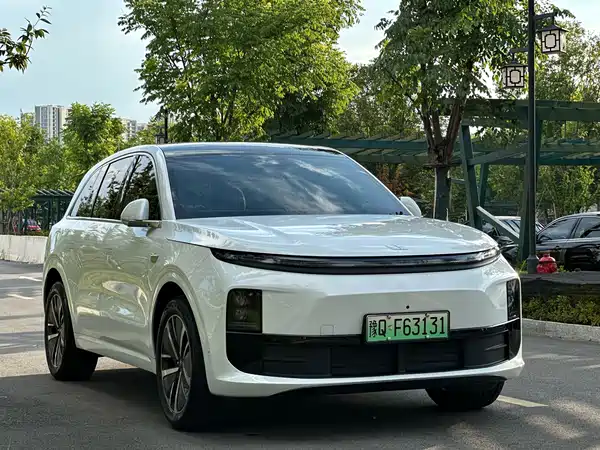 Li Auto L6 2025
