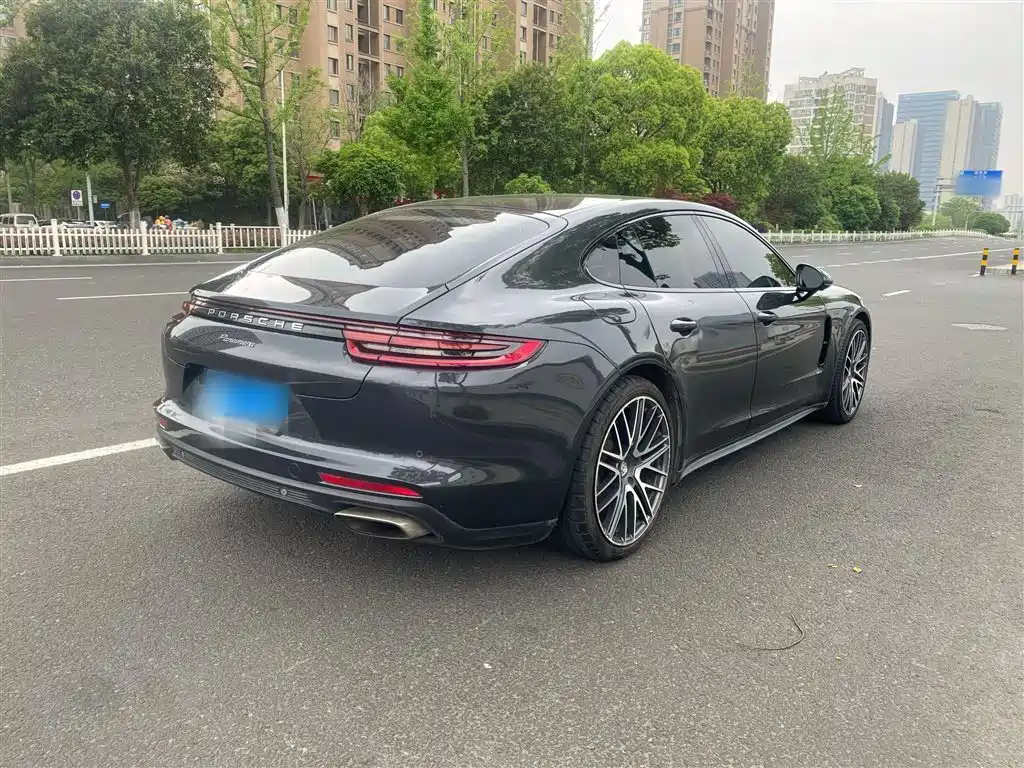 Porsche Panamera 2018 — фото 7