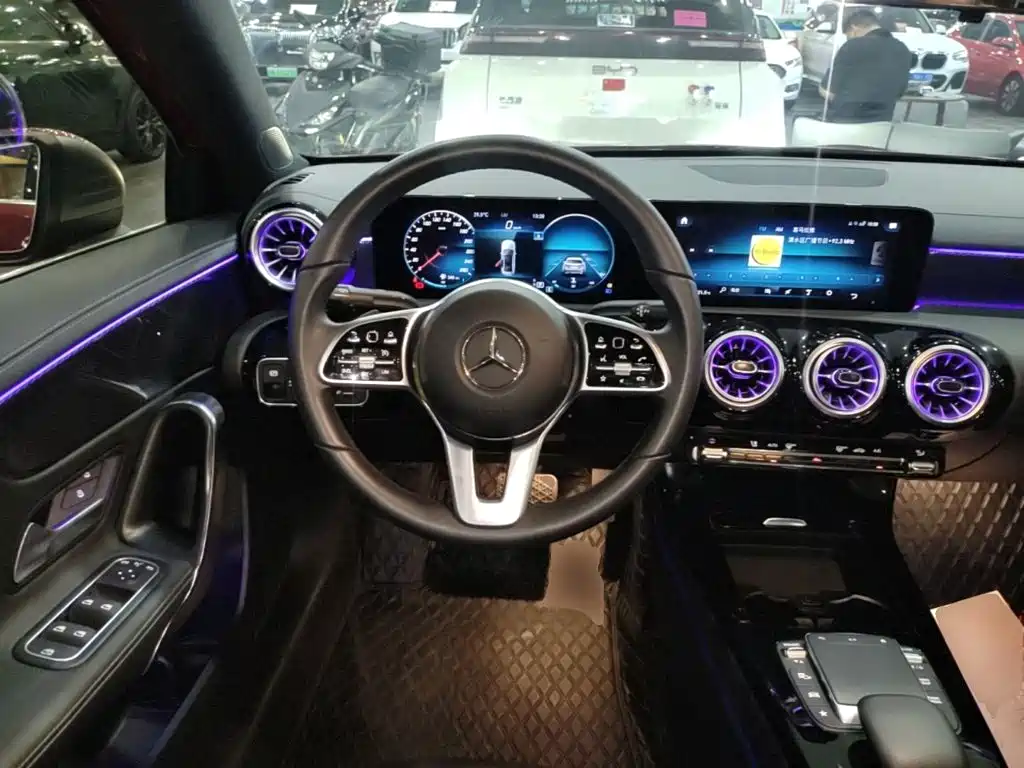 Mercedes-Benz A-Class 2022 — фото 11