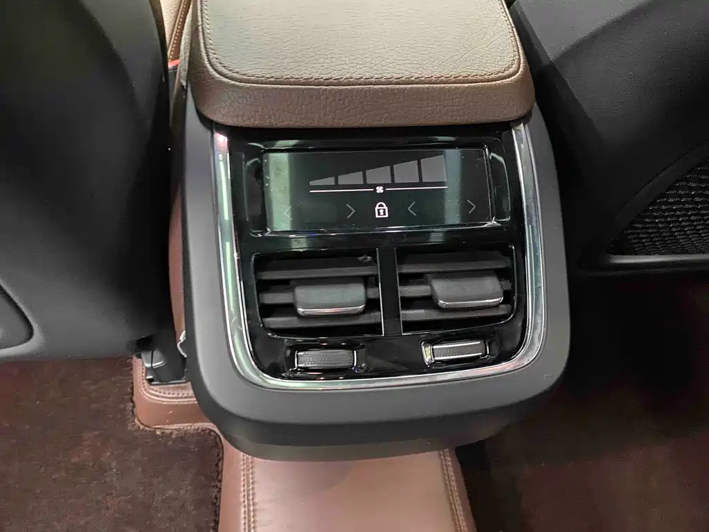 Volvo XC90 2022 — фото 20
