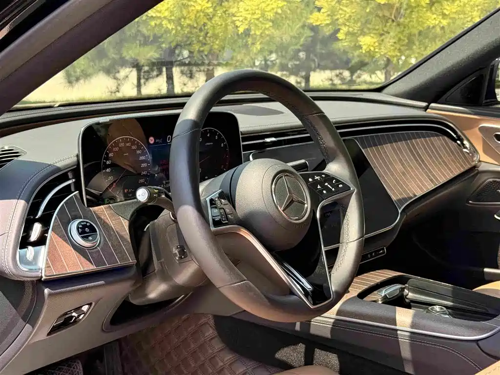 Mercedes-Benz E-Class 2024