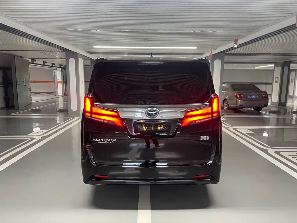 Toyota Alphard 2020 — фото 28