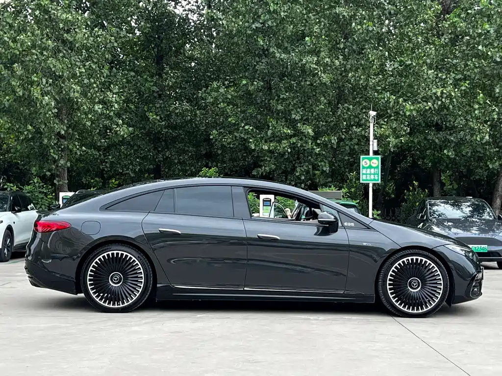 Mercedes-Benz EQS AMG 2023 — фото 6