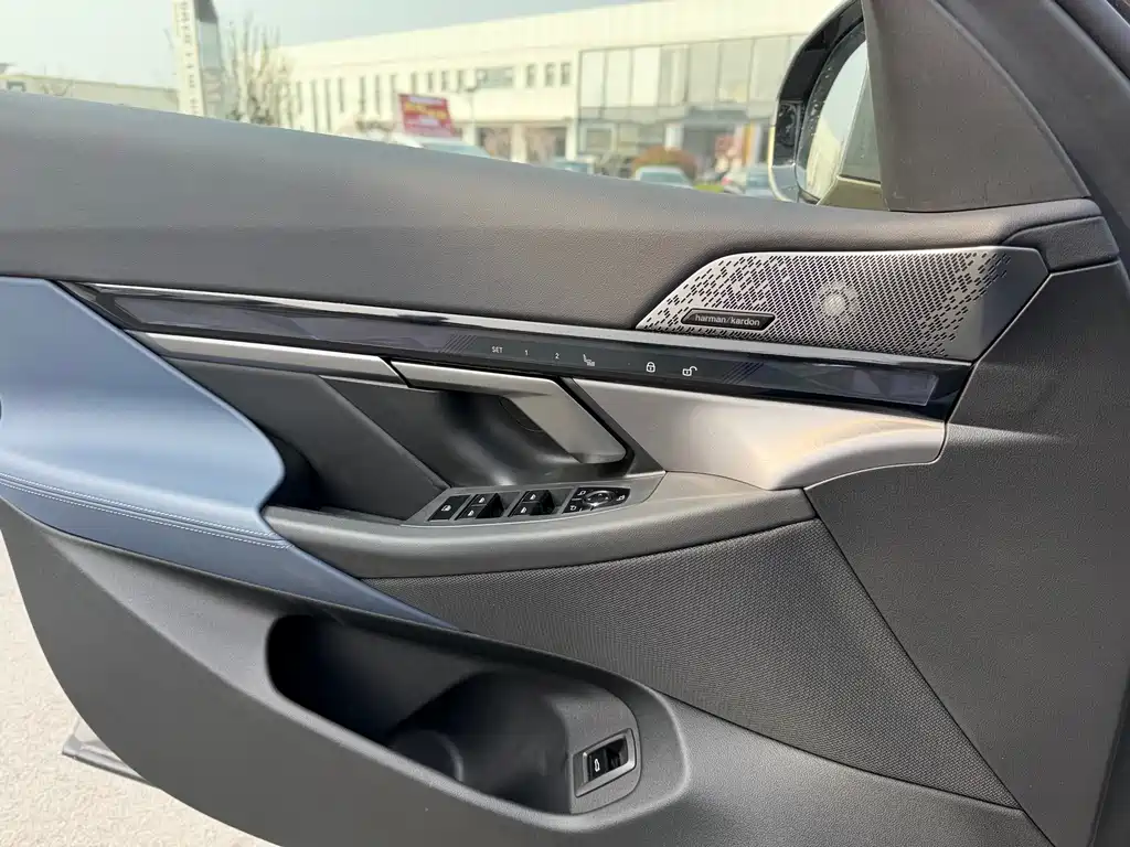 BMW i5 2025 — фото 10