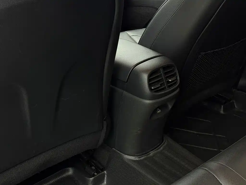 Hyundai Elantra 2023 — фото 10