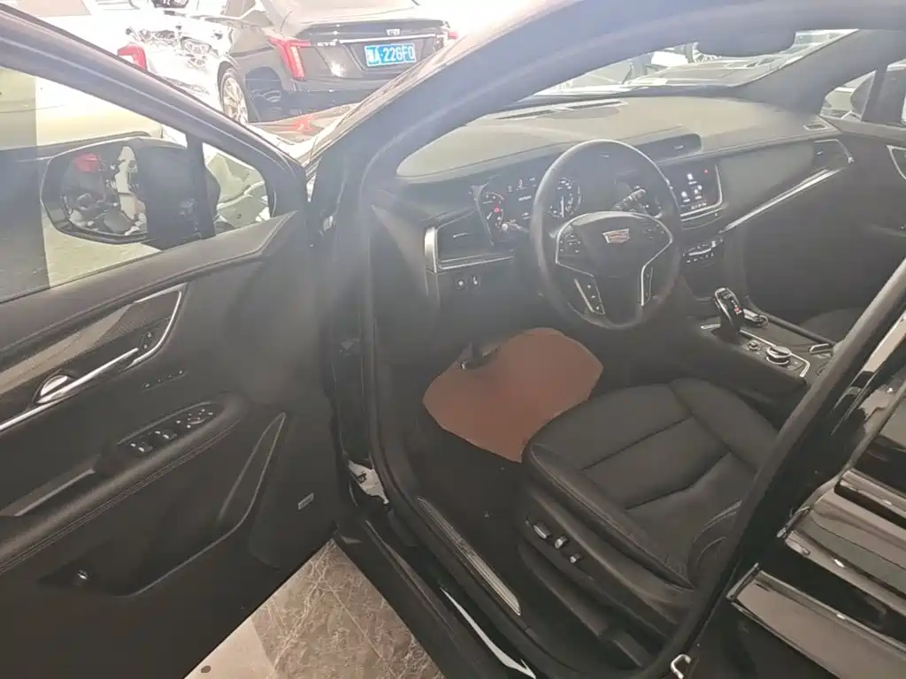 Cadillac XT5 2023 — фото 16