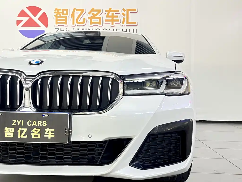 BMW 5 Series 2022 — фото 11