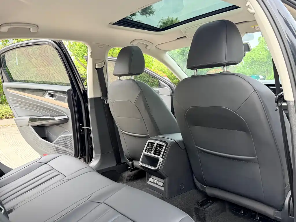 Volkswagen Passat 2019 — фото 11