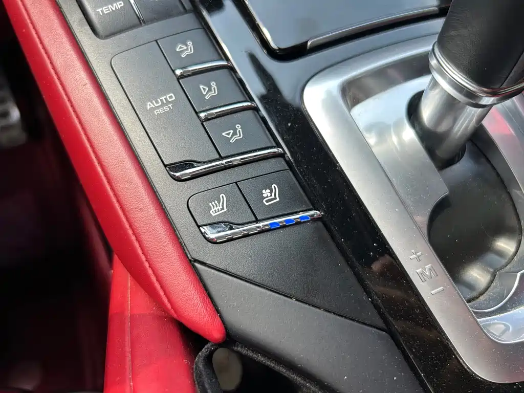 Porsche Cayenne 2017 — фото 14
