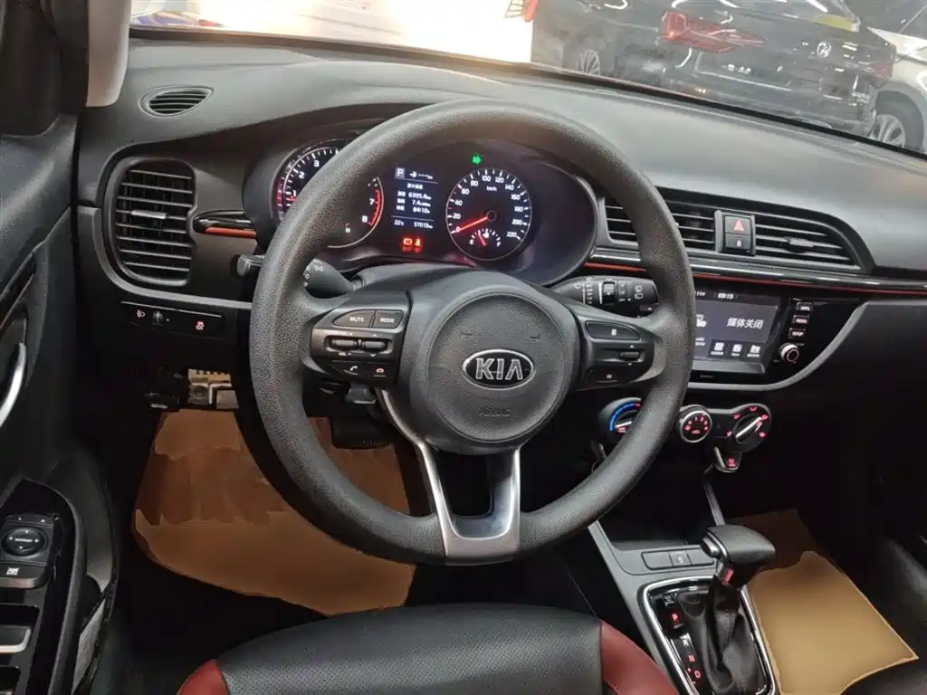 Kia KX Cross 2018 — фото 7