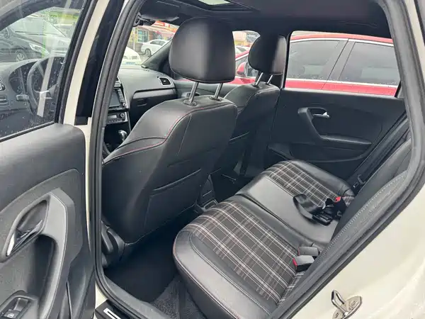Volkswagen Polo 2015