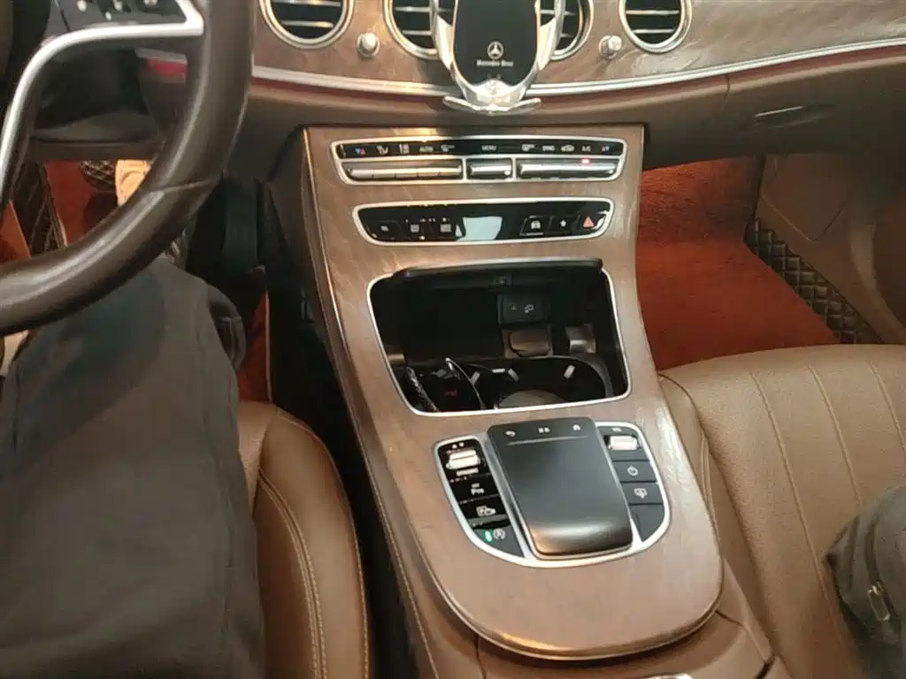 Mercedes-Benz E-Class 2021 — фото 14