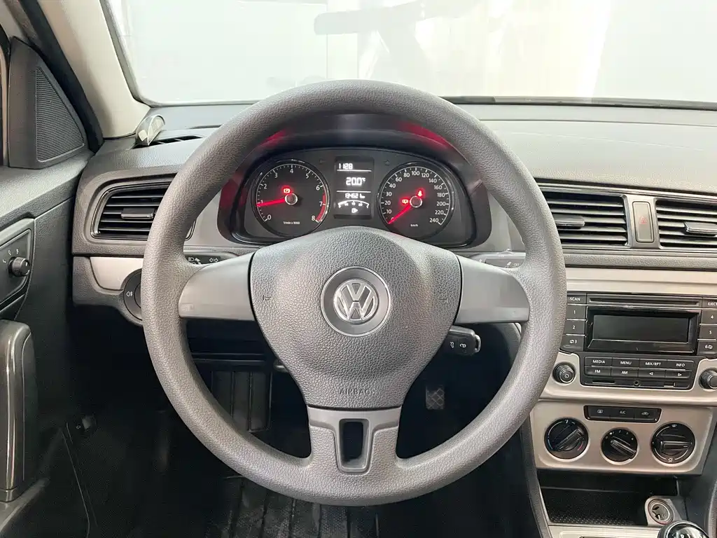 Volkswagen Lavida 2015 — фото 23