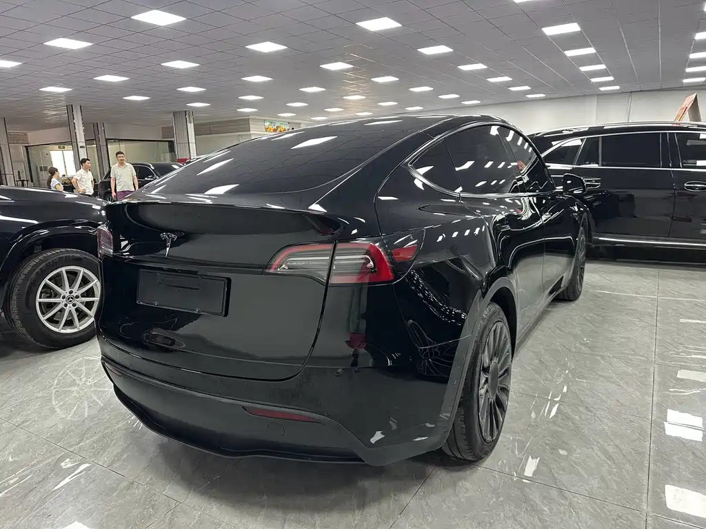 Tesla Model Y 2023 — фото 9