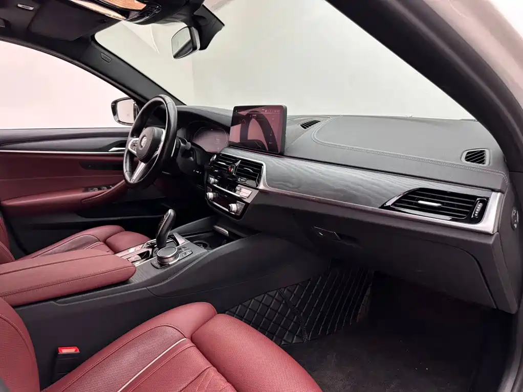 BMW 5 Series 2021 — фото 11