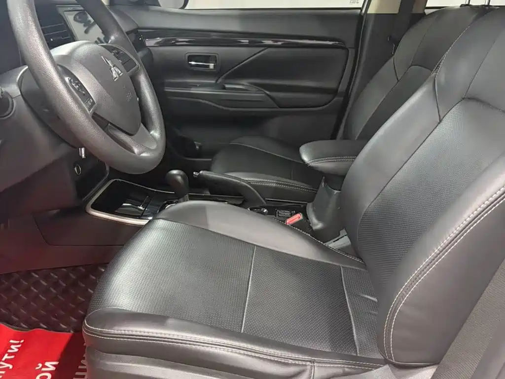 Mitsubishi Outlander 2021 — фото 11