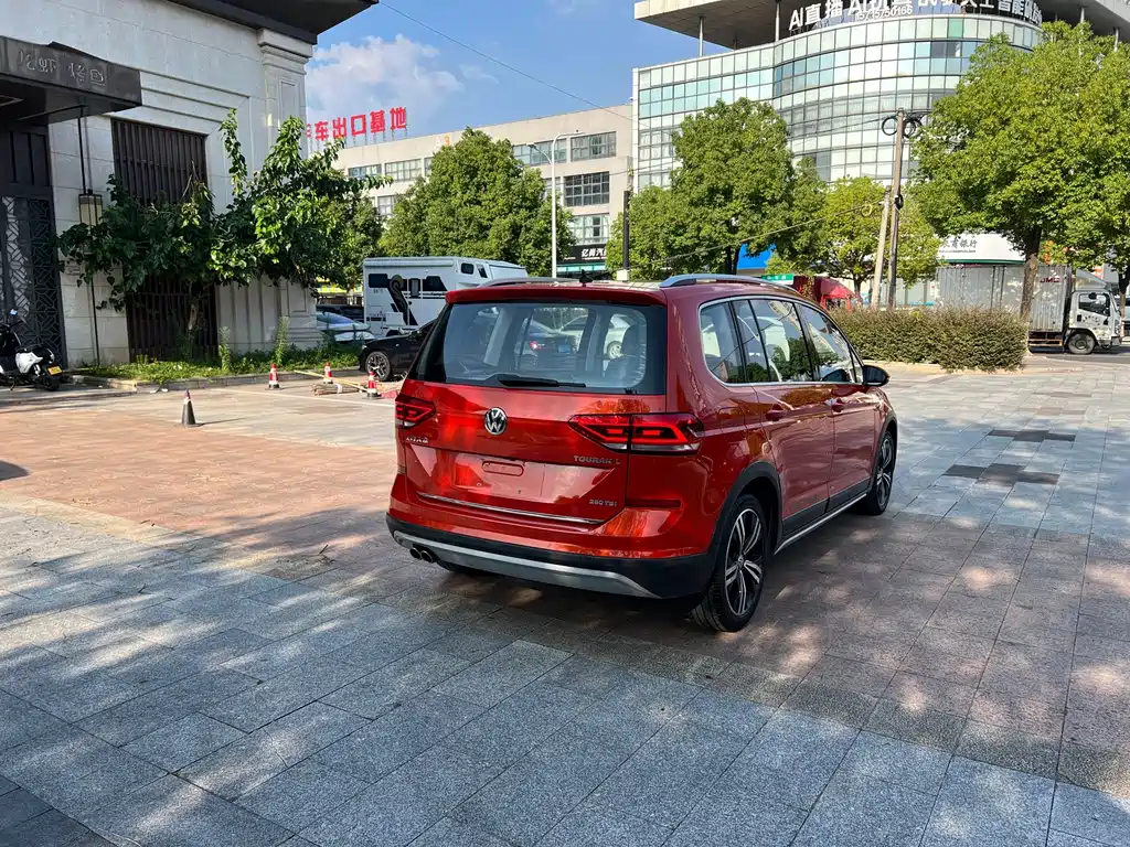 Volkswagen Touran 2018 — фото 18