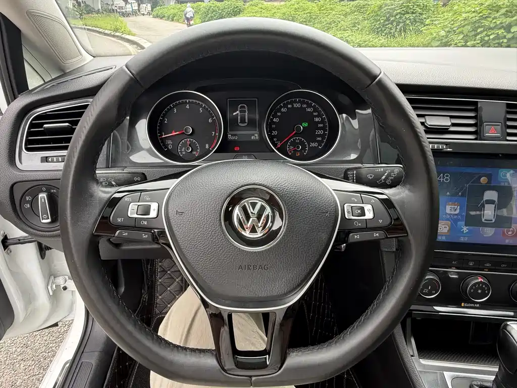 Volkswagen Golf 2018 — фото 11