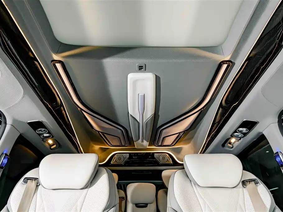 Mercedes-Benz V-Class 2024 — фото 27