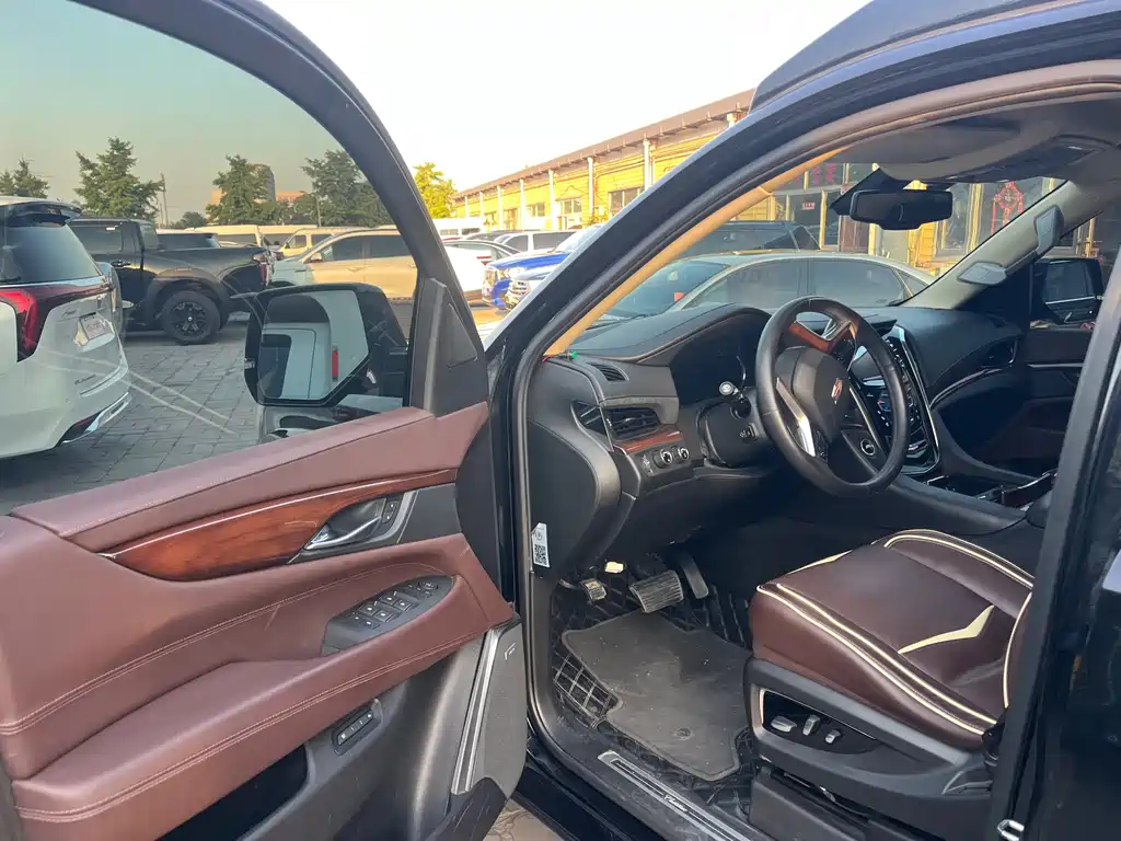 Cadillac Escalade 2018 — фото 11