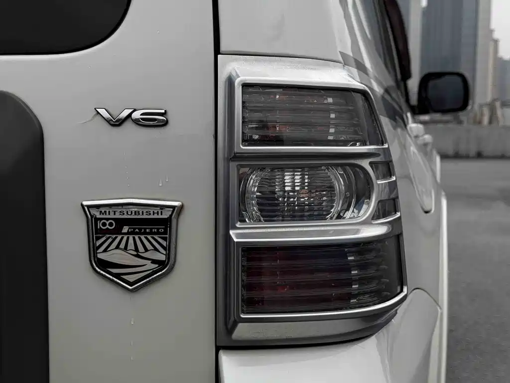 Mitsubishi Pajero 2019 — фото 15