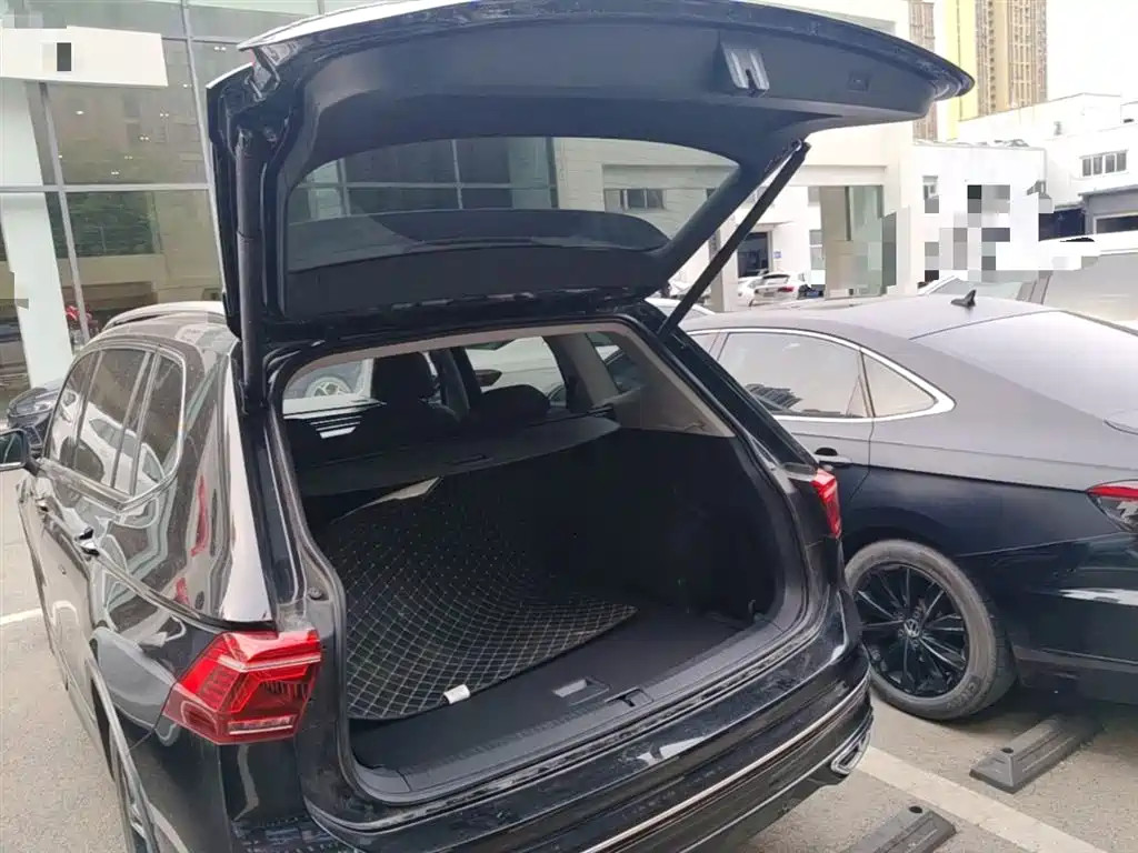 Volkswagen Tiguan L 2023 — фото 19