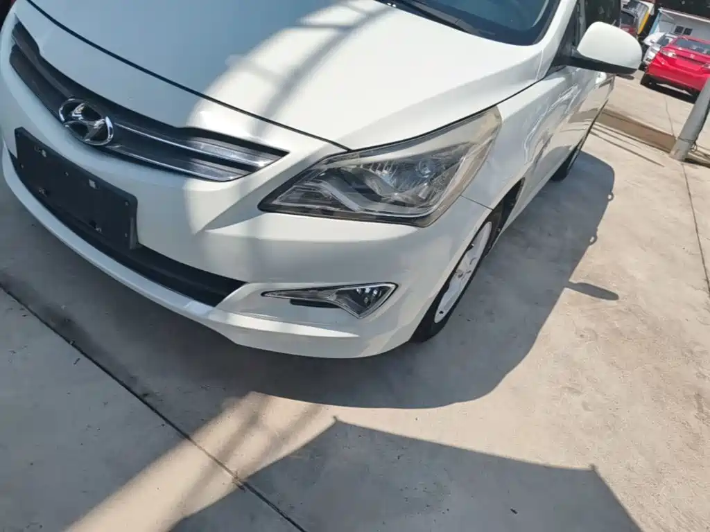 Hyundai Accent 2015 — фото 24