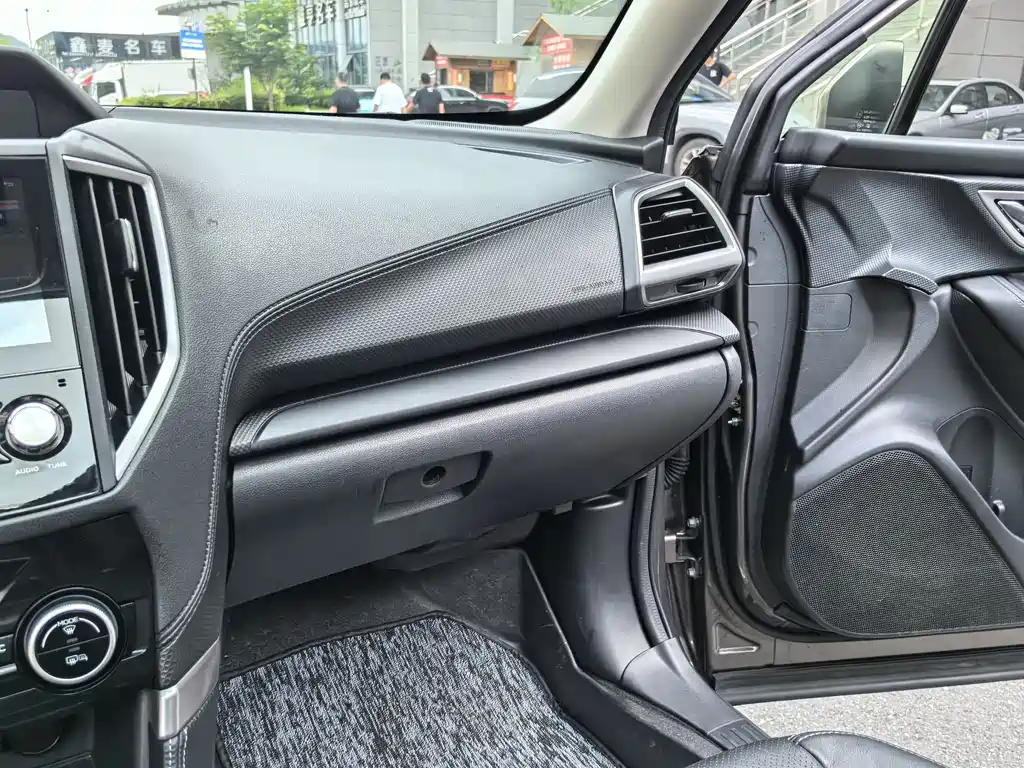 Subaru Forester 2018 — фото 25