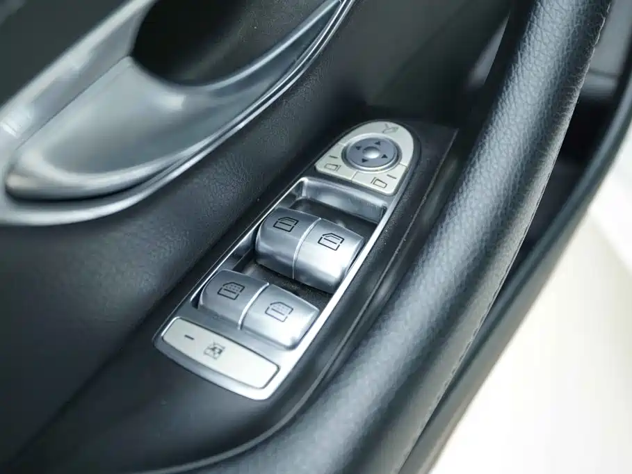 Mercedes-Benz E-Class 2020 — фото 10