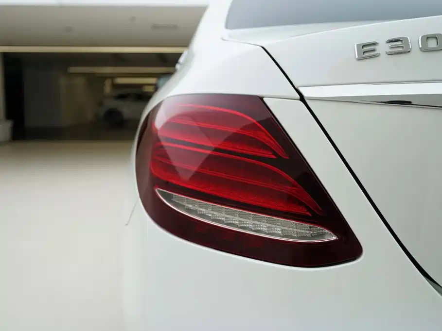 Mercedes-Benz E-Class 2020 — фото 16