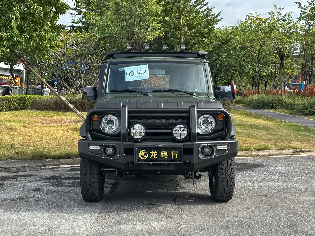 Suzuki Jimny — фото 1