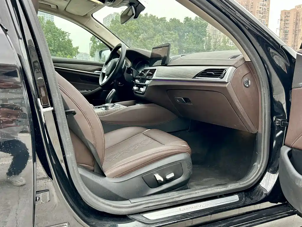 BMW 5 Series 2023 — фото 15