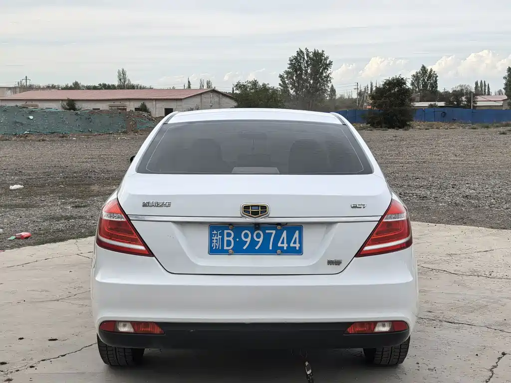 Geely Emgrand 2015 — фото 8