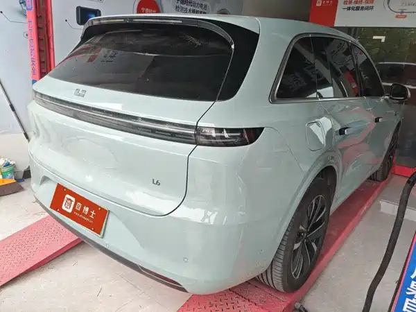 Li Auto L6 2025
