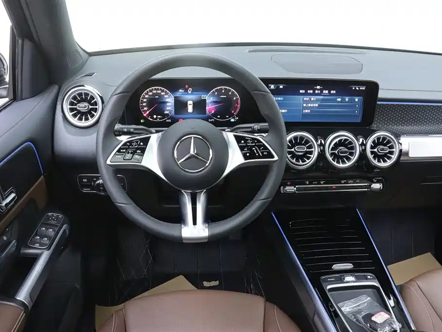 Mercedes-Benz GLB 2025 — фото 27