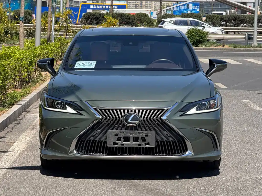 Lexus ES 2019