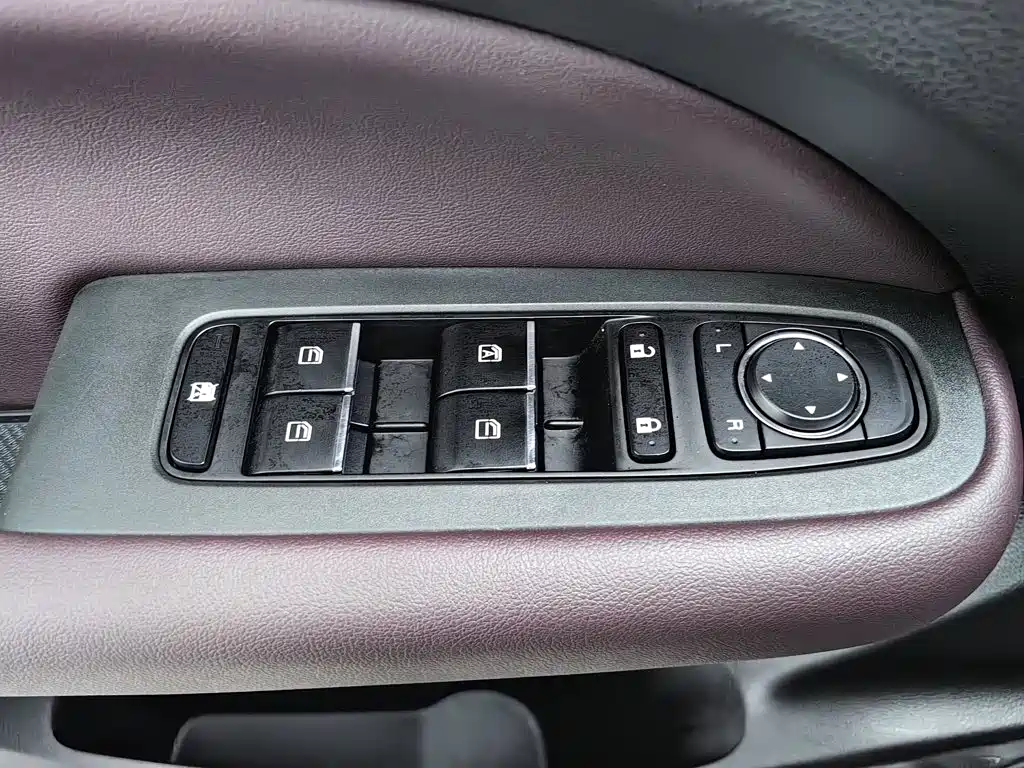 GAC Trumpchi M6 2023 — фото 9