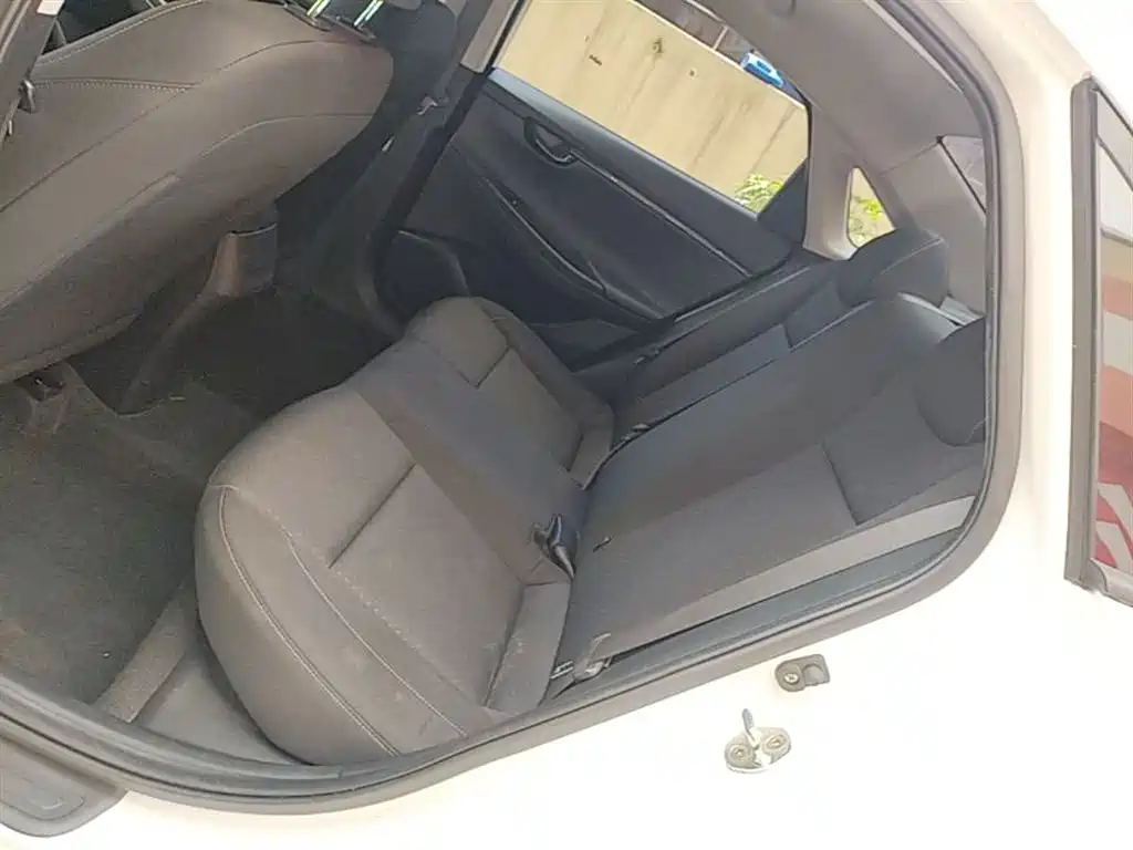 Hyundai Elantra 2020 — фото 17