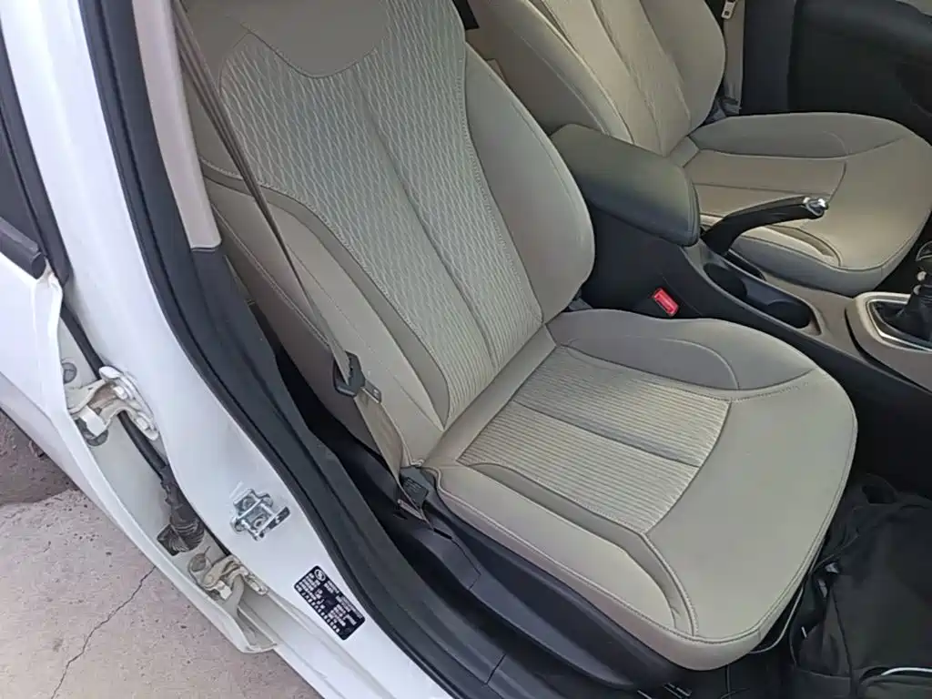 Buick Excelle 2017 — фото 25