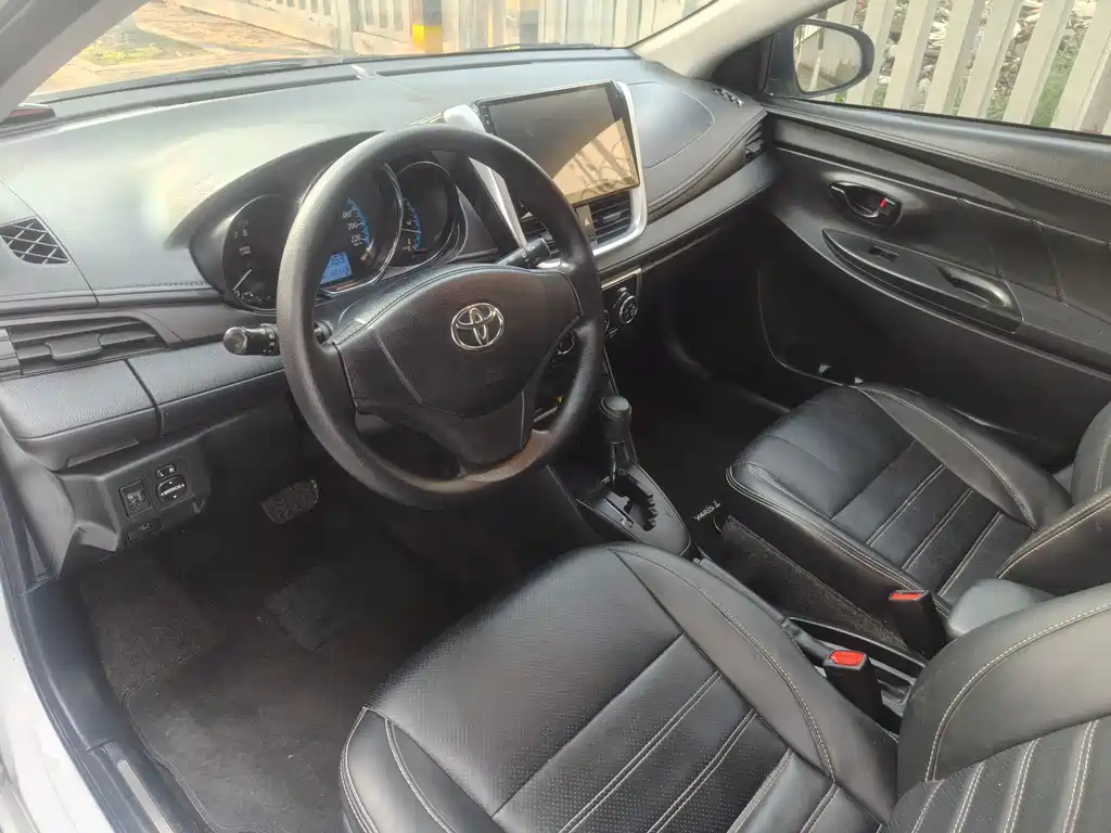 Toyota Yaris L 2019 — фото 6